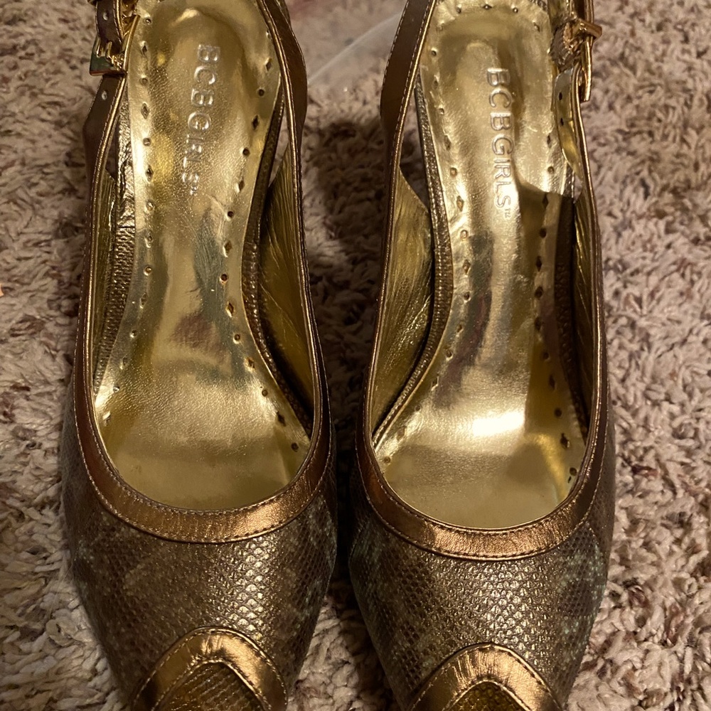 BCBG Snake skin Peep Toe Heels. Size 7. Excellent condition.